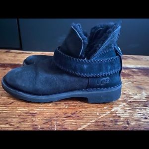 Black Short Ugg Boots